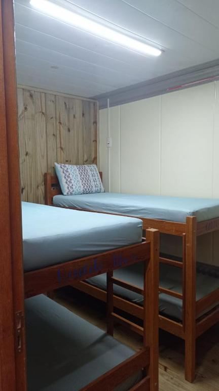 Dormitório compartilhado do hostel em Porto Belo SC